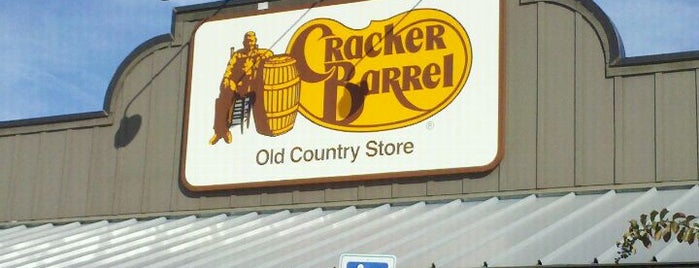 Cracker Barrel Old Country Store is one of Andrew'in Beğendiği Mekanlar.