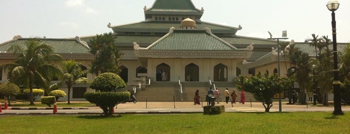 Masjid Al-Azim is one of Masjid Negara, Negeri & Wilayah Persekutuan.