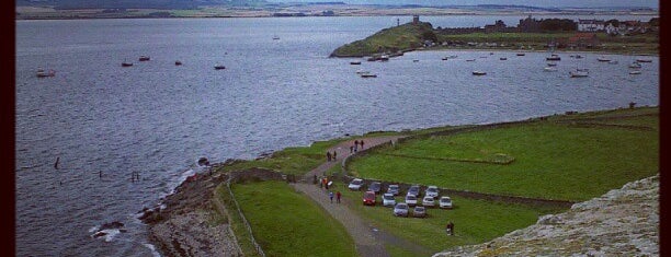 Lindisfarne Castle is one of Lugares favoritos de Carl.