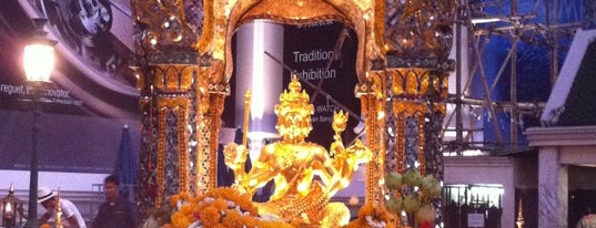 Erawan Shrine is one of Holy Places in Thailand that I've checked in!!.