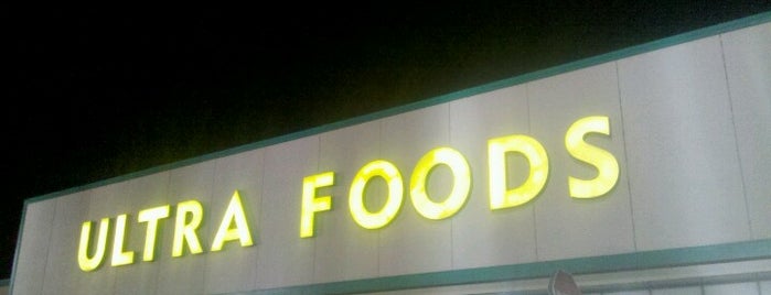 Ultra Foods is one of สถานที่ที่ Caroline 🍀💫🦄💫🍀 ถูกใจ.