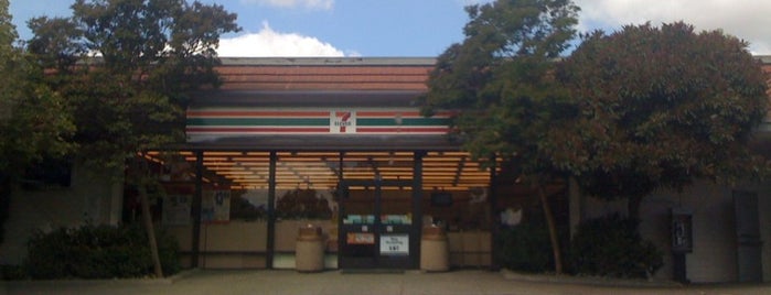 7-Eleven is one of Orte, die Rob gefallen.