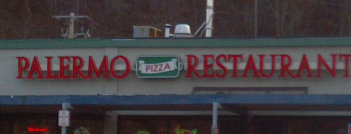 Palermo Pizza & Restaurant is one of Tempat yang Disukai Mackenzie.