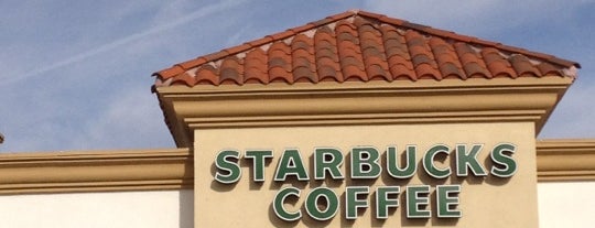 Starbucks is one of Orte, die Tumara gefallen.