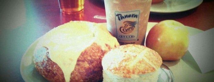 Panera Bread is one of Tempat yang Disukai Whitni.