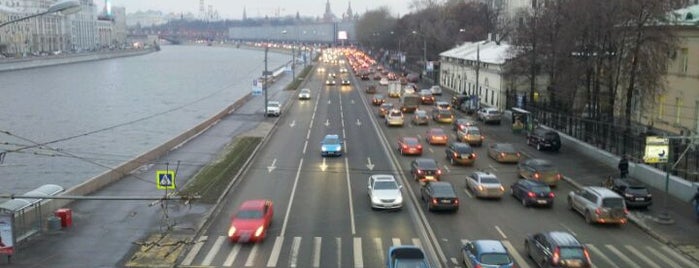 Устьинская набережная is one of Шоссе, проспекты, площади и набережные Москвы.