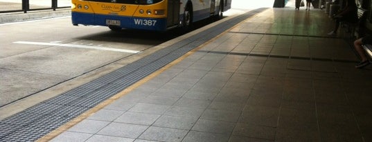 Mater Hill Busway Station is one of สถานที่ที่ Caitlin ถูกใจ.