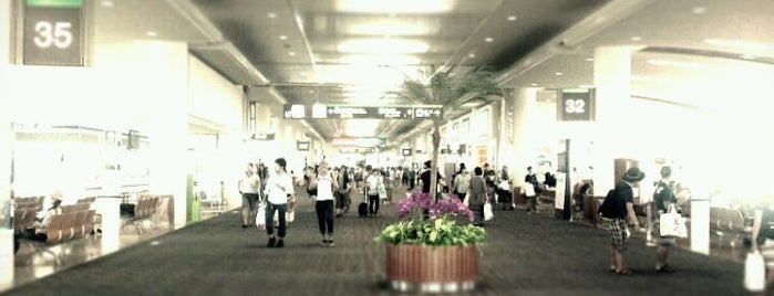 나하 공항 (OKA) is one of World Airports.