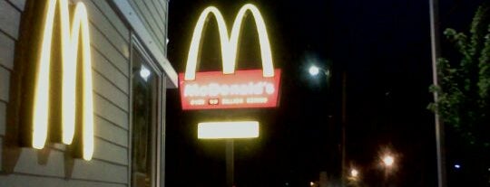 McDonald's is one of สถานที่ที่ Erin ถูกใจ.