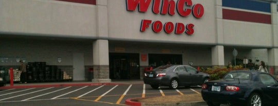 WinCo Foods is one of สถานที่ที่ Pat ถูกใจ.