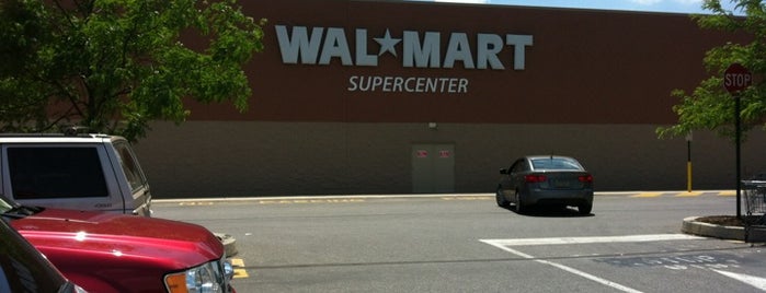 Walmart Supercenter is one of Orte, die Stuart gefallen.
