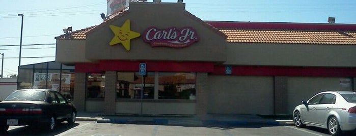 Carl's Jr. is one of Locais curtidos por Charly.