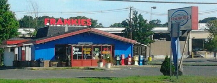 Frankie's is one of สถานที่ที่ Jason ถูกใจ.
