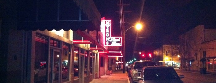 Myron's Prime Steakhouse is one of Lieux qui ont plu à Annie.