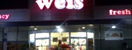 Weis Markets is one of สถานที่ที่ Emma ถูกใจ.