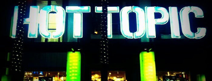 Hot Topic is one of สถานที่ที่ Eduardo ถูกใจ.