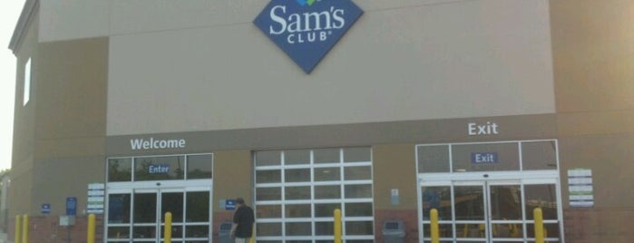 Sam's Club is one of Lugares favoritos de Terri.