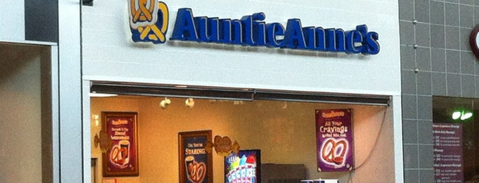 Auntie Anne's is one of Kristin : понравившиеся места.