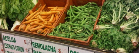 Feria Vegetal is one of Tempat yang Disukai Samyra.