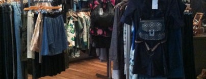 Modo Boutique is one of shop portland.