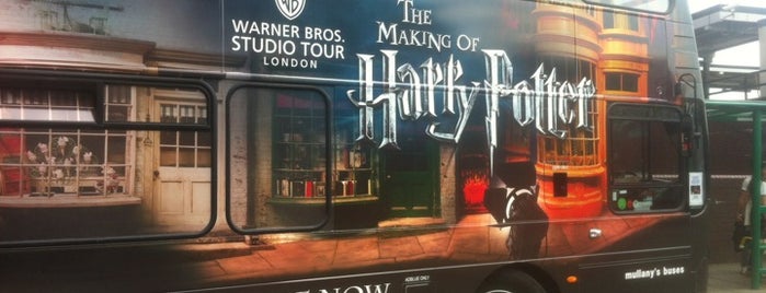 Harry Potter Studio Tour Shuttle Bus is one of LONDON. Mis viajes..