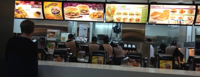 McDonald's is one of Posti che sono piaciuti a Jawahar.