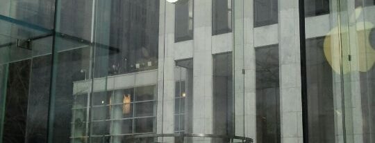 Apple Fifth Avenue is one of To do in NY.