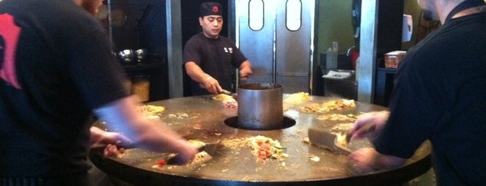 HuHot Mongolian Grill is one of Lugares favoritos de Ranelle.