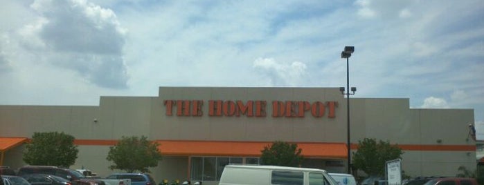 The Home Depot is one of Lieux qui ont plu à Roger.