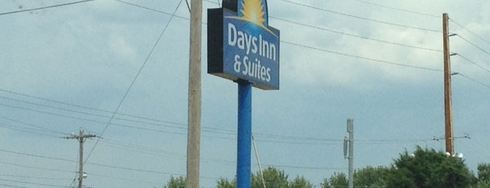 Days Inn is one of สถานที่ที่ Massimo ถูกใจ.