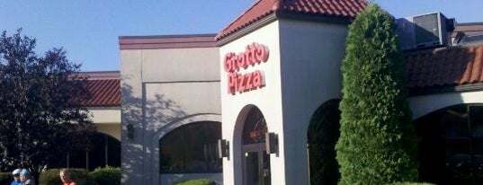 Grotto Pizza is one of Locais curtidos por Louis.