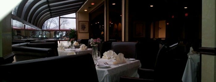 Bareli's Restaurant & Bar - Secaucus is one of สถานที่ที่บันทึกไว้ของ Lizzie.