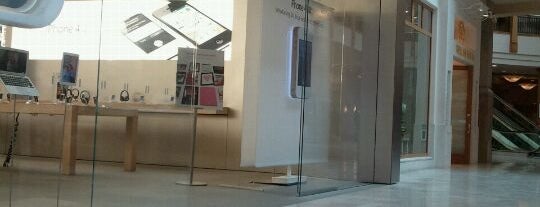 Apple Park Meadows is one of US Apple Stores.