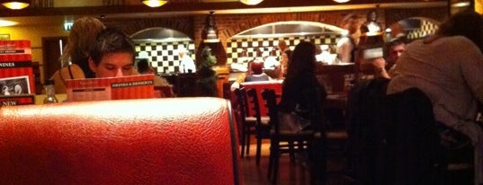 Frankie & Benny's is one of Locais curtidos por Michelle.