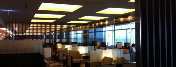 ANA LOUNGE is one of Airport Lounges I Ended Up In.