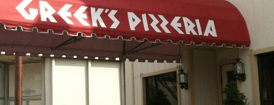 Greek's Pizzeria is one of สถานที่ที่ Jonny ถูกใจ.