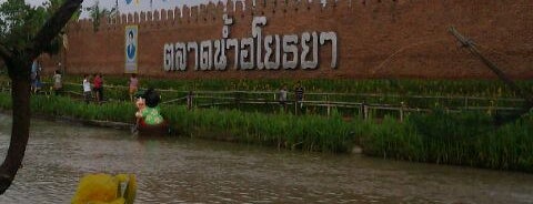 Ayothaya Floating Market is one of For The Land Market..