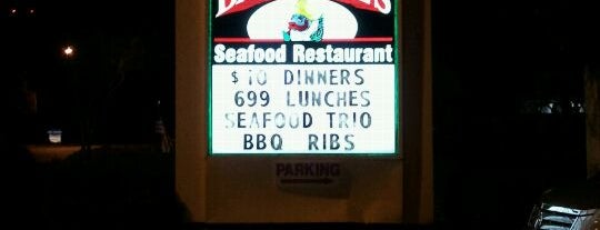 Darrell's Seafood Restaurant is one of Restaurants of The Outer Banks.