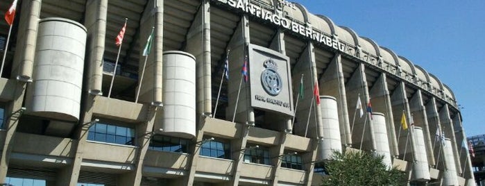 Santiago Bernabéu Stadyumu is one of Football Stadiums to visit before I die.