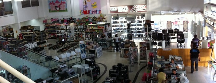 CD Max Store is one of Tempat yang Disukai Luciana.