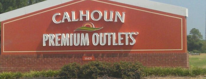 Calhoun Outlet Marketplace is one of สถานที่ที่ Andy ถูกใจ.