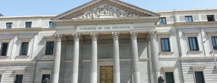 Plaza de las Cortes is one of Paseando por Madrid.