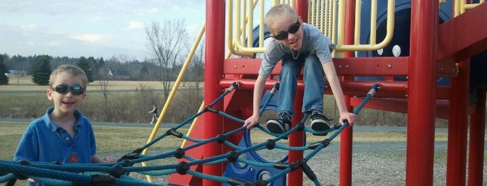 Halfmoon Town Park Playground is one of Lugares favoritos de Nicholas.