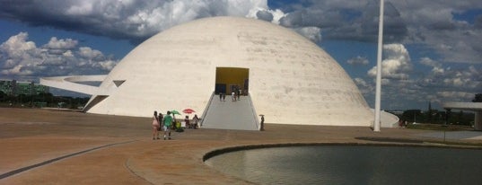 Museo Nacional de la Republica "Honestino Guimarães" is one of Tour Niemeyer.