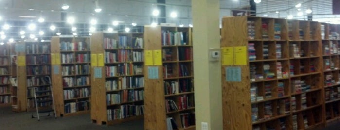 Richard McKay Used Books is one of สถานที่ที่บันทึกไว้ของ kazahel.