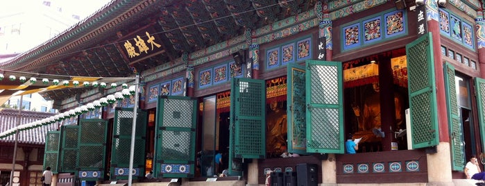 조계사 is one of Buddhist temples in Gyeonggi.