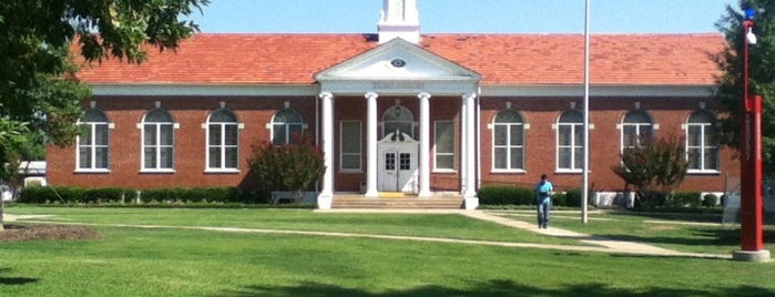 Arkansas Tech University is one of สถานที่ที่ Micah ถูกใจ.