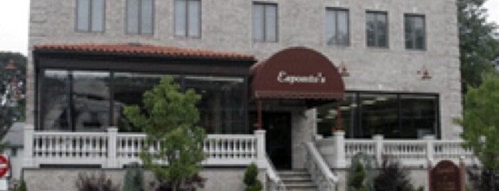 Esposito's Pizzeria is one of Lizzieさんの保存済みスポット.