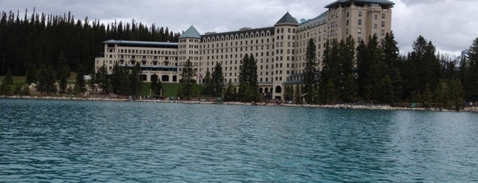 The Fairmont Chateau Lake Louise is one of Bridgetさんのお気に入りスポット.