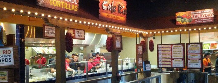 Cafe Rio Mexican Grill is one of Locais curtidos por Guthrie.